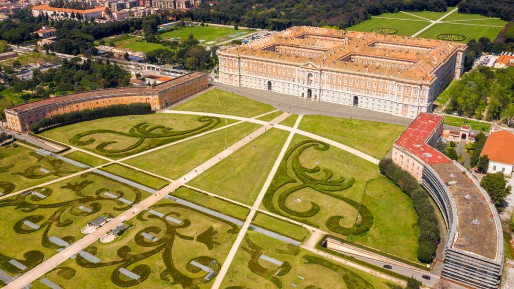 visita guidata alla Reggia di Caserta. Servizio tutto incluso, trasporto, ingresso e visita guidata